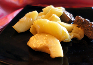 Куриная печень с яблоками