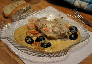 Кролик, тушеный в сметане