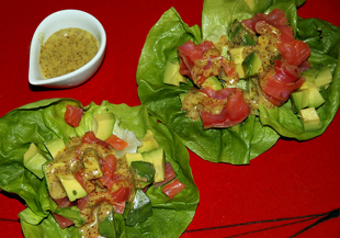 Салат с лососем и авокадо