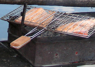 Семга, приготовленная на углях